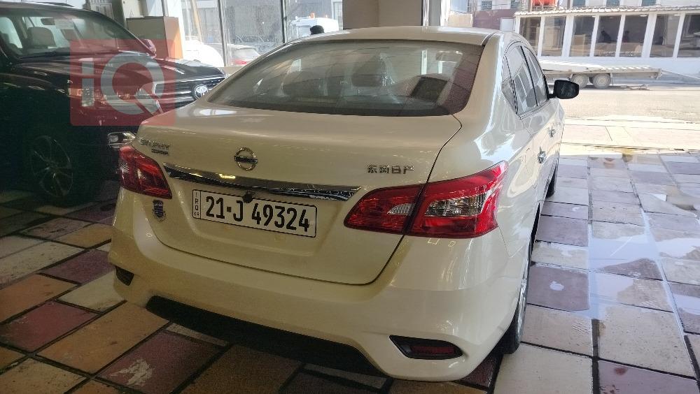 نيسان سيلفي